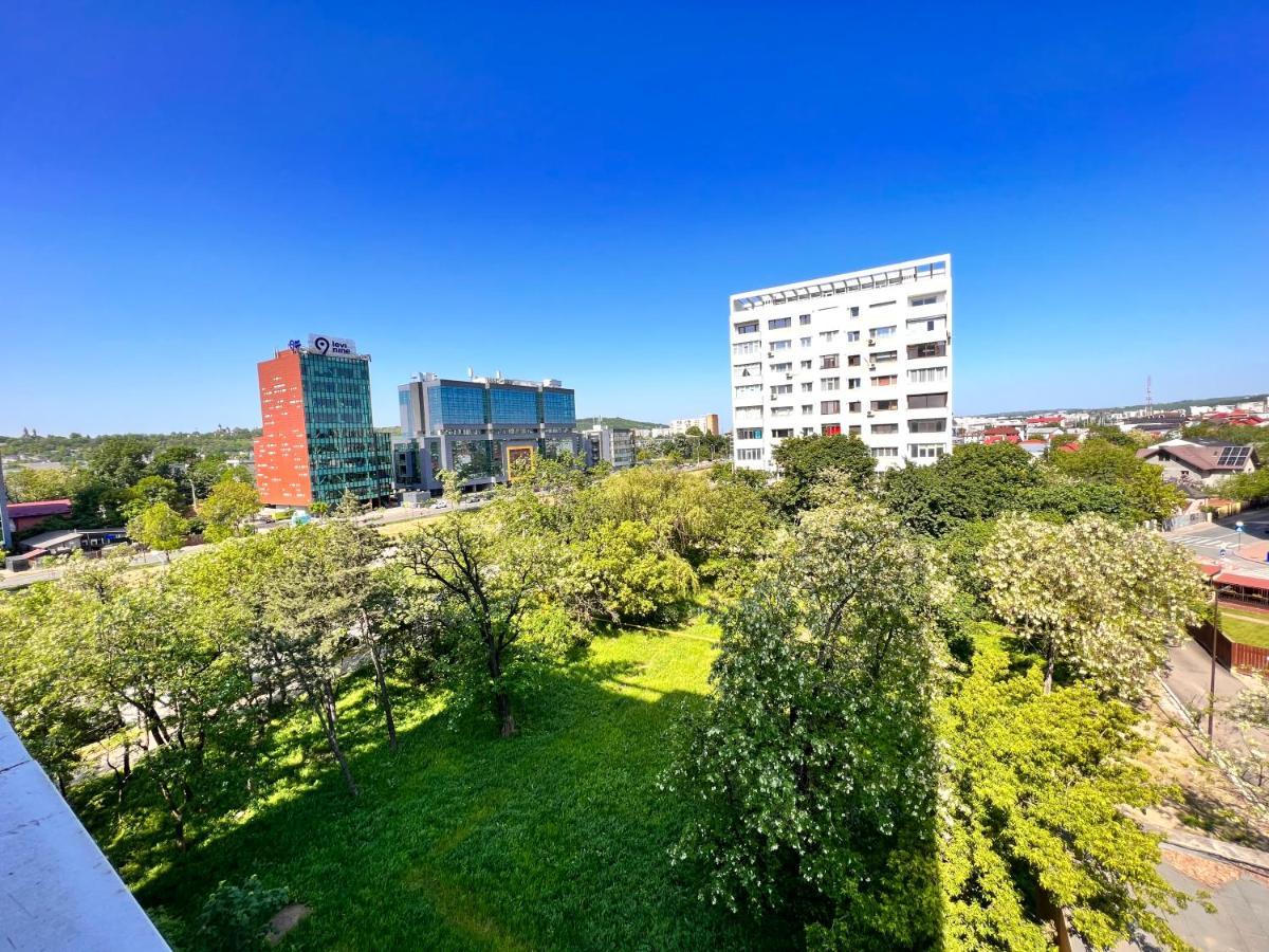 3 Rooms Apartment Palace View Яссы Экстерьер фото
