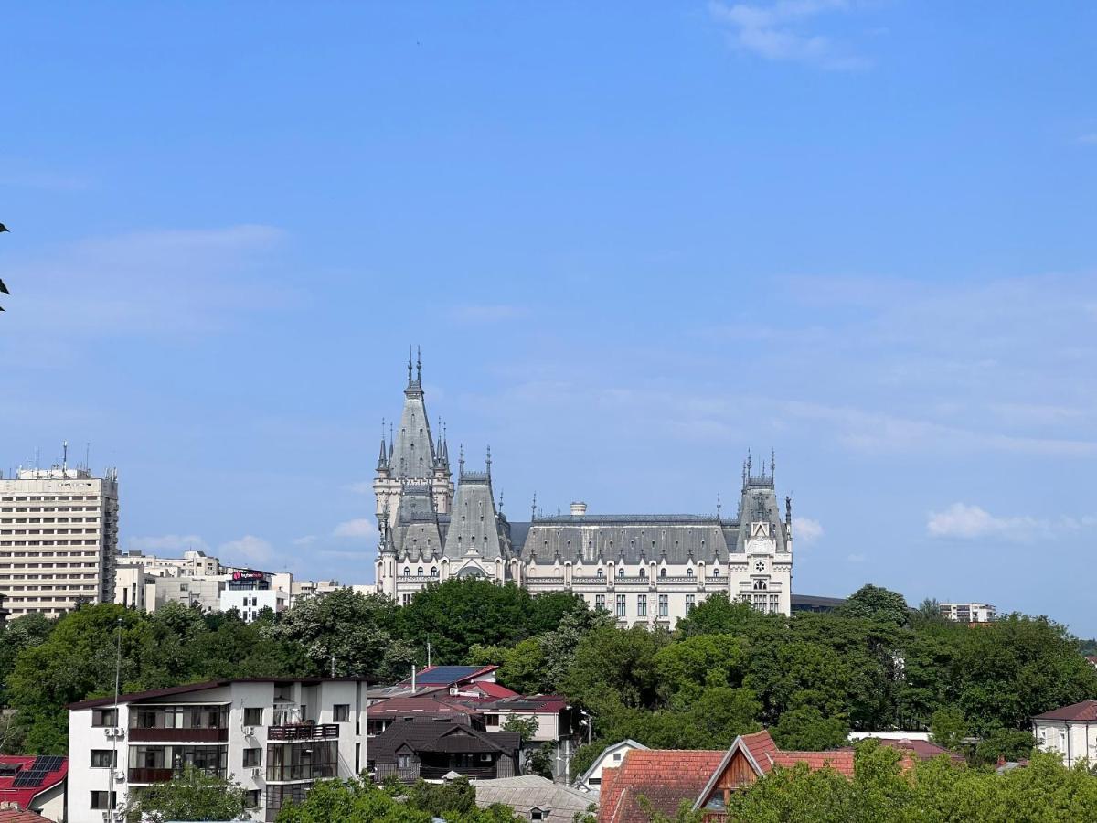 3 Rooms Apartment Palace View Яссы Экстерьер фото